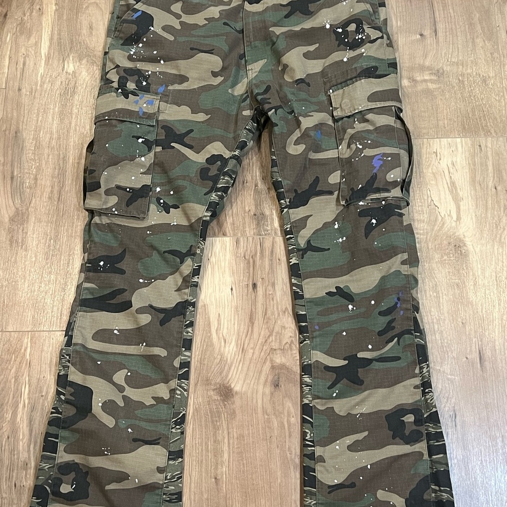 MNML Camouflage Cargo Pants